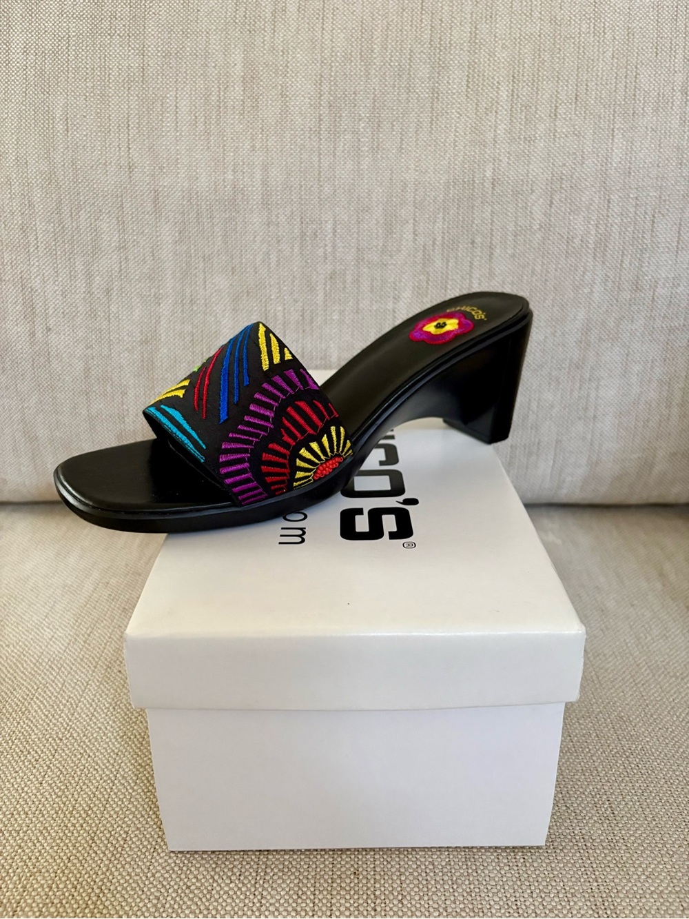 Chicos Black Wedge Bright Floral Embroidery Slip On Slide Open Toe Size 6